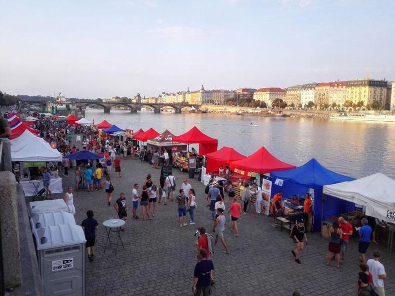Rooms In Prague-Big+Comfy 外观 照片